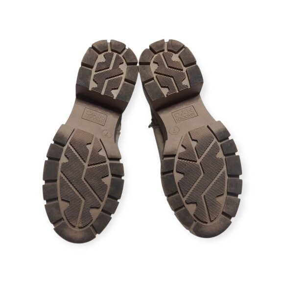 Madden NYC Womans Ankle Boots Tan Suede-like Fabric Size 7 Lug Sole 2.5 in Heel - Picture 5 of 9